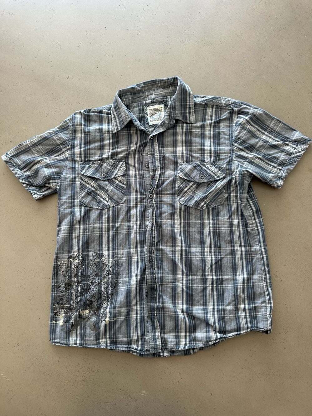 Urban Heritage Men's Plaid Short Sleeve Button-Down Shirt with Graphic Print